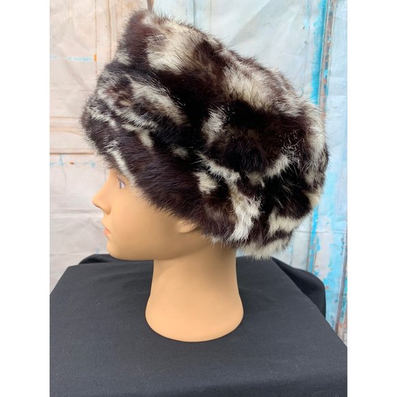 Lord and Taylor Fur Hat 22 - Picture 2 of 8
